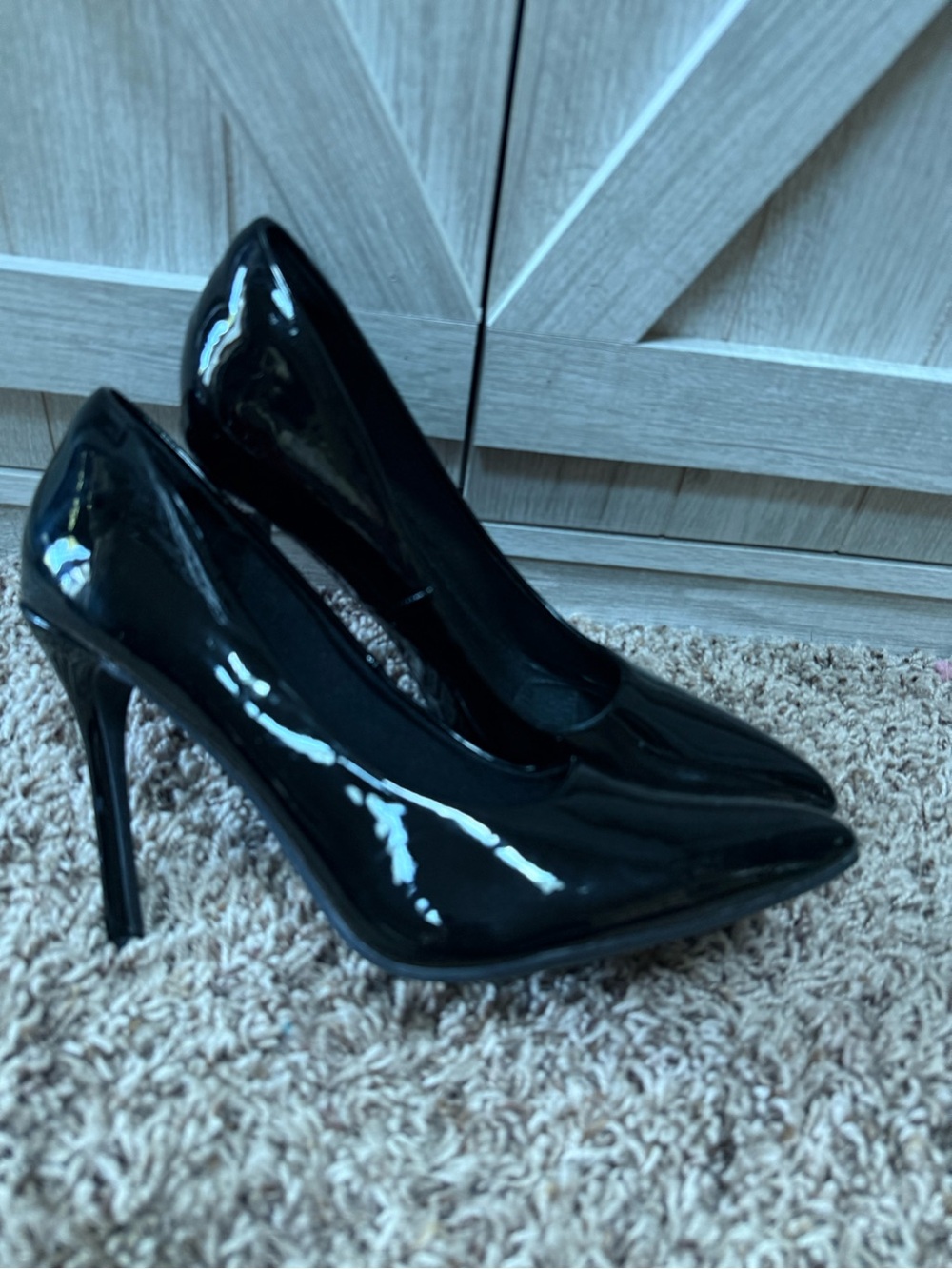 Classic Black Patent Pointed-Toe High Heels - Women 9.5 -like new